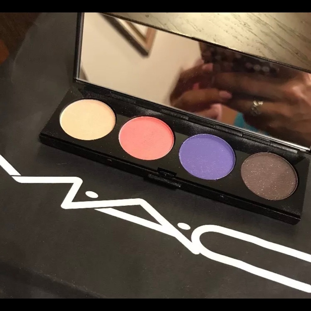 π¦ HPπ¦ MAC Hello Kitty Eyeshadow x 4: Lucky Tom - Picture 1 of 9